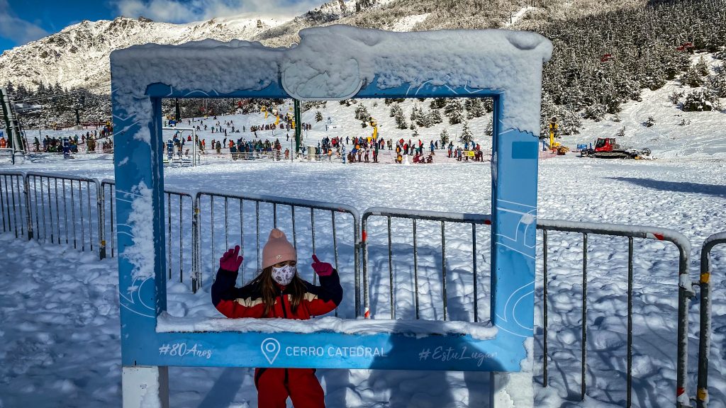 Foto em moldura com fundo de neve