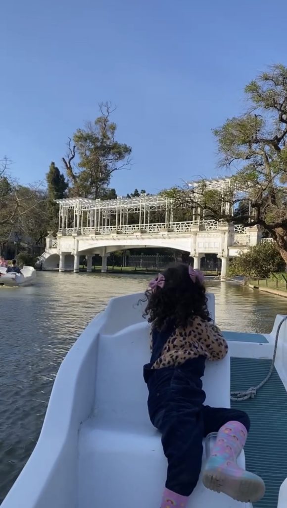 Barco com vista de ponte