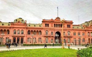 fachada da casa rosada em buenos aires