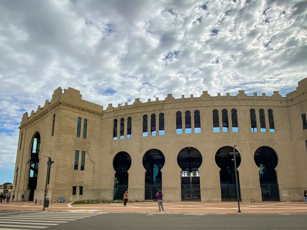 fachada de arena antiga de touradas