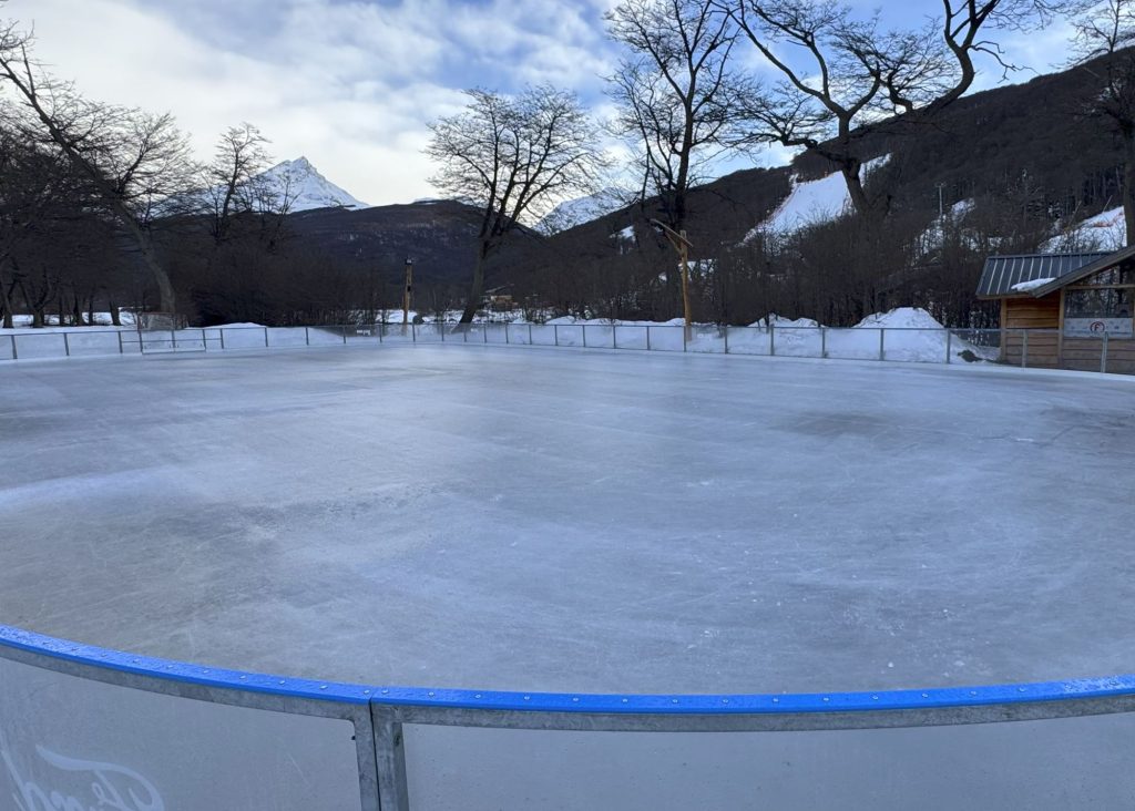 Pista de patinação no gelo.
